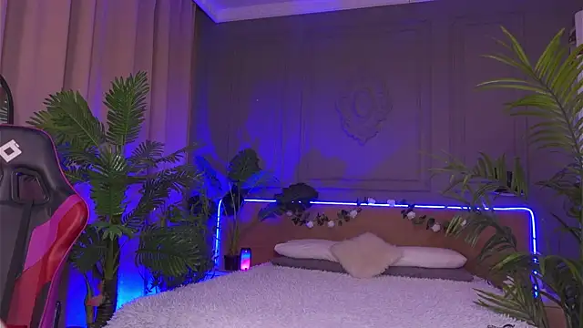 Snapshot of Devilinee chatting on 02.25.25 Devilinee online show from 02.25.25