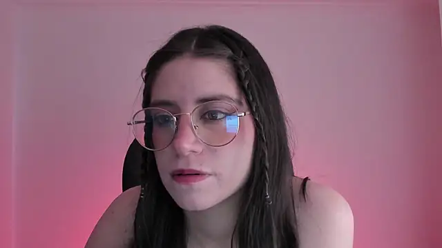 Snapshot of HazelKush chatting on 10.28.25 HazelKush online show from 10.28.25