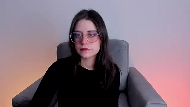 Snapshot of HazelKush chatting on 11.20.25 HazelKush online show from 11.20.25