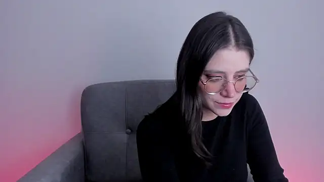 Snapshot of HazelKush chatting on 11.25.25 HazelKush online show from 11.25.25