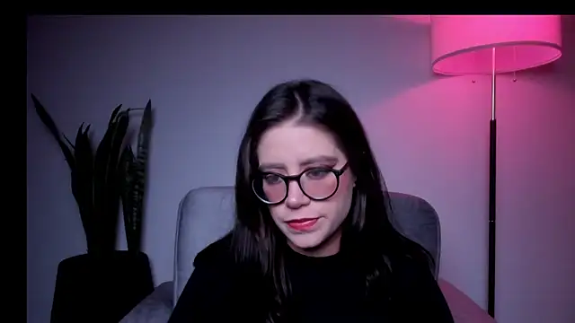 Snapshot of HazelKush chatting on 04.15.26 HazelKush online show from 04.15.26