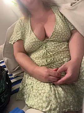 Snapshot of cplcokins34 chatting on 03.22.25 cplcokins34 online show from 03.22.25