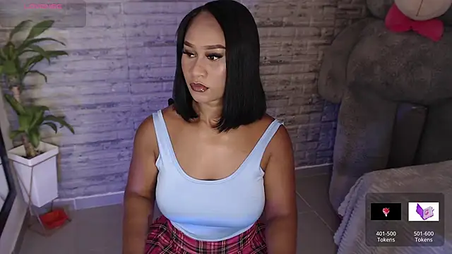 Snapshot of TinnaCobb chatting on 10.06.25 TinnaCobb online show from 10.06.25