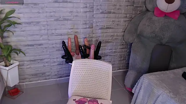 Snapshot of TinnaCobb chatting on 10.14.25 TinnaCobb online show from 10.14.25