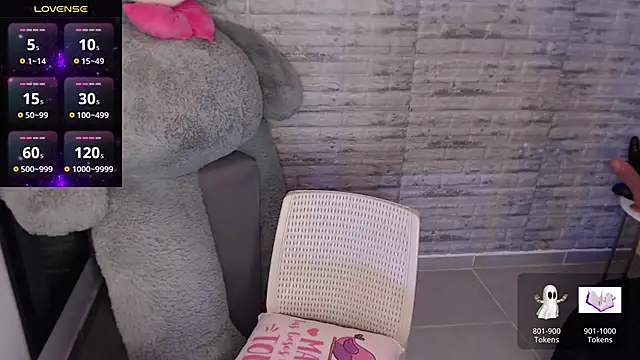 Snapshot of TinnaCobb chatting on 10.23.25 TinnaCobb online show from 10.23.25