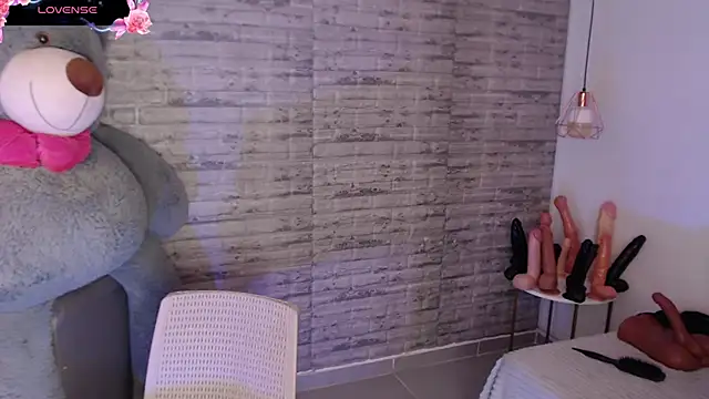 Snapshot of TinnaCobb chatting on 12.05.25 TinnaCobb online show from 12.05.25