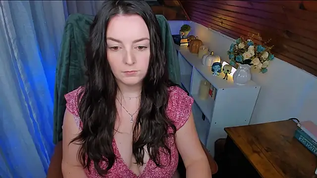 Snapshot of ErinMarshall chatting on 11.25.25 ErinMarshall online show from 11.25.25