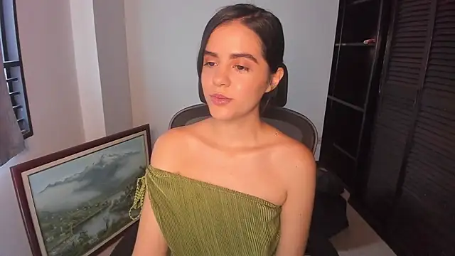 Snapshot of mia_collins_x chatting on 10.06.25 mia collins x online show from 10.06.25