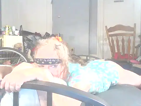 Snapshot of Valarie83 chatting on 02.07.25 Valarie83 online show from 02.07.25