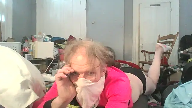 Snapshot of Valarie83 chatting on 02.23.25 Valarie83 online show from 02.23.25