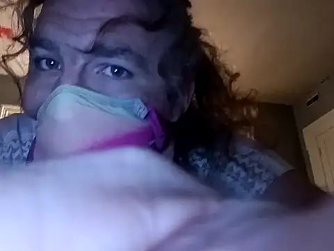 Snapshot of Valarie83 chatting on 10.31.25 Valarie83 online show from 10.31.25