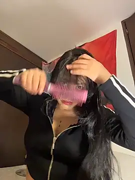 Snapshot of Naiara_sex chatting on 05.27.26 Naiara sex online show from 05.27.26