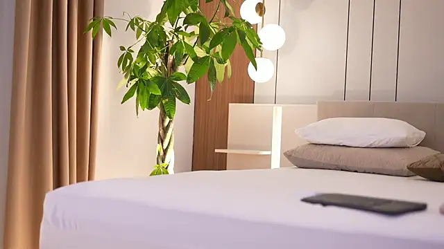 Snapshot of DoviaClaire chatting on 02.14.26 DoviaClaire online show from 02.14.26