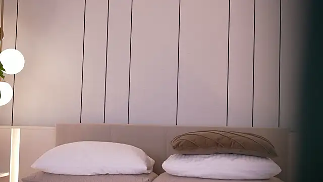 Snapshot of DoviaClaire chatting on 03.14.26 DoviaClaire online show from 03.14.26