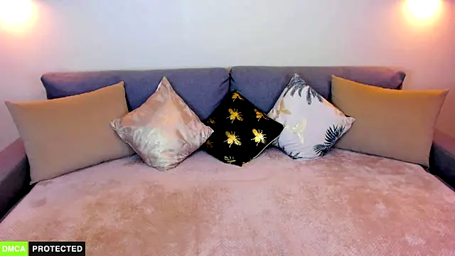 TheWoman   online show from 12.02.24