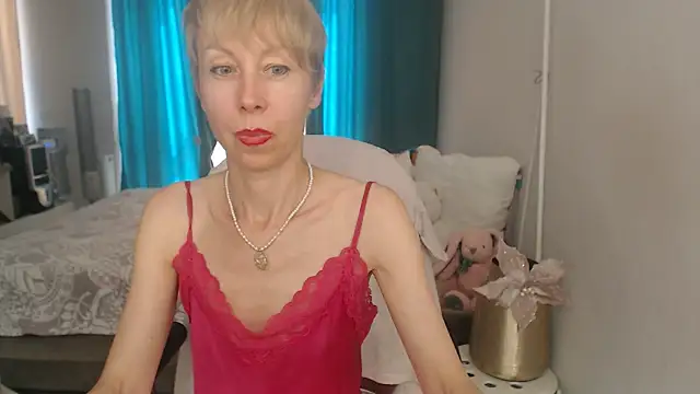 Snapshot of LuxuryNika chatting on 06.28.26 LuxuryNika online show from 06.28.26