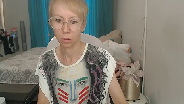 Snapshot of LuxuryNika chatting on 07.05.26 LuxuryNika online show from 07.05.26