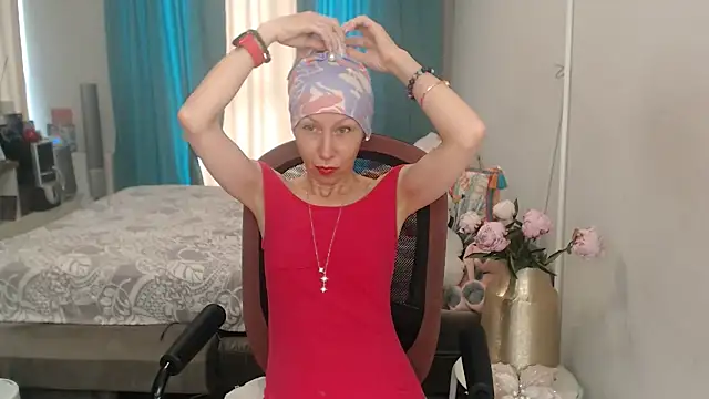 Snapshot of LuxuryNika chatting on 07.13.26 LuxuryNika online show from 07.13.26