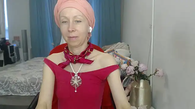 Snapshot of LuxuryNika chatting on 07.15.26 LuxuryNika online show from 07.15.26
