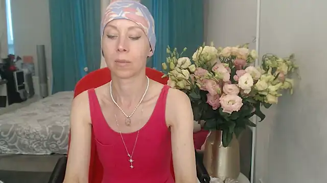 Snapshot of LuxuryNika chatting on 07.17.26 LuxuryNika online show from 07.17.26