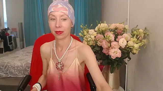 Snapshot of LuxuryNika chatting on 07.18.26 LuxuryNika online show from 07.18.26