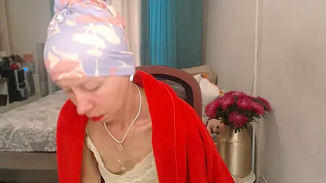 Snapshot of LuxuryNika chatting on 07.28.26 LuxuryNika online show from 07.28.26
