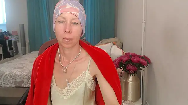 Snapshot of LuxuryNika chatting on 07.28.26 LuxuryNika online show from 07.28.26