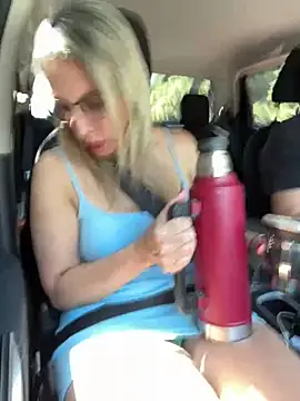 Snapshot of Gatitacarlita chatting on 12.18.24 Gatitacarlita online show from 12.18.24