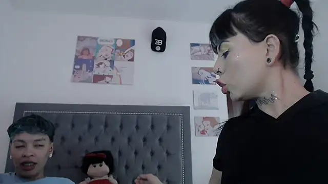 Snapshot of dulce_maria_x chatting on 12.28.24 dulce maria x online show from 12.28.24