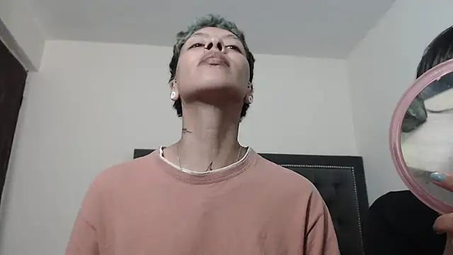 Snapshot of dulce_maria_x chatting on 01.09.25 dulce maria x online show from 01.09.25