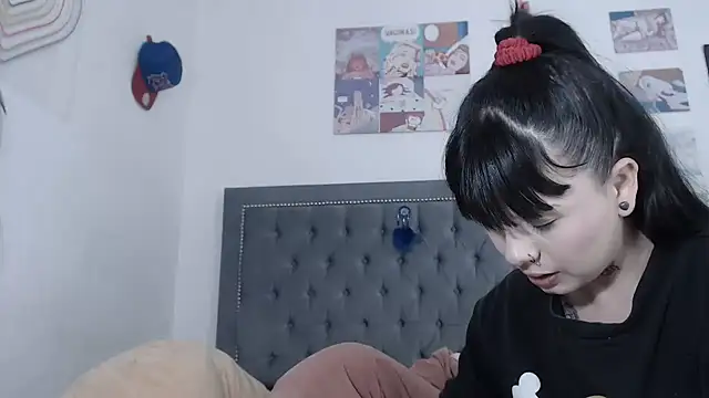 Snapshot of dulce_maria_x chatting on 03.19.25 dulce maria x online show from 03.19.25