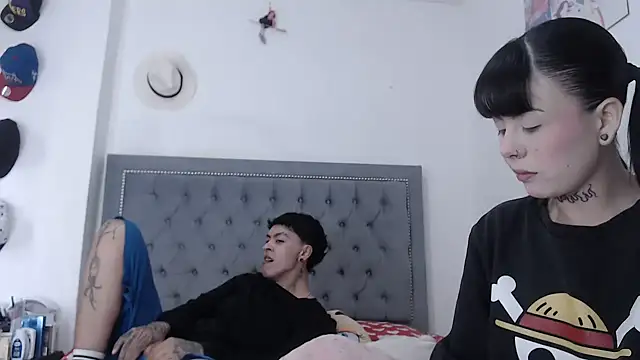 Snapshot of dulce_maria_x chatting on 09.28.25 dulce maria x online show from 09.28.25