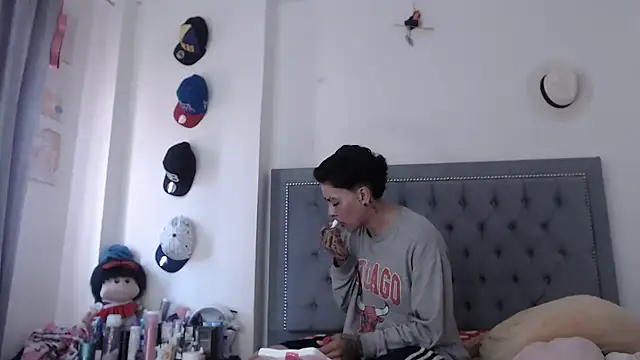 Snapshot of dulce_maria_x chatting on 10.09.25 dulce maria x online show from 10.09.25