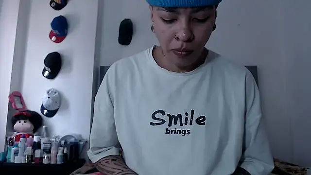 Snapshot of dulce_maria_x chatting on 10.22.25 dulce maria x online show from 10.22.25