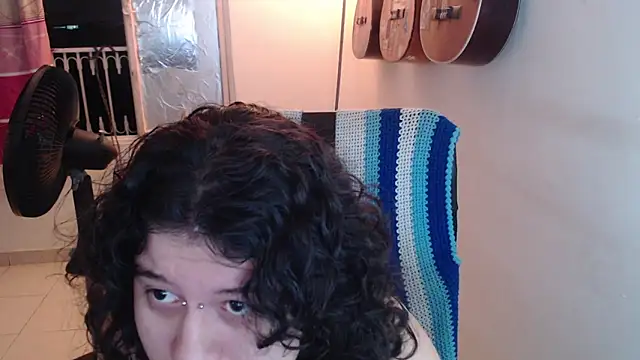 Snapshot of Smoke_trip_Alicia chatting on 12.17.25 Smoke trip Alicia online show from 12.17.25