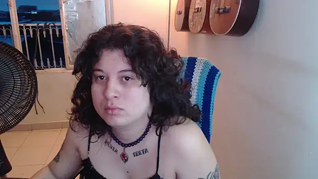 Snapshot of Smoke_trip_Alicia chatting on 01.12.26 Smoke trip Alicia online show from 01.12.26