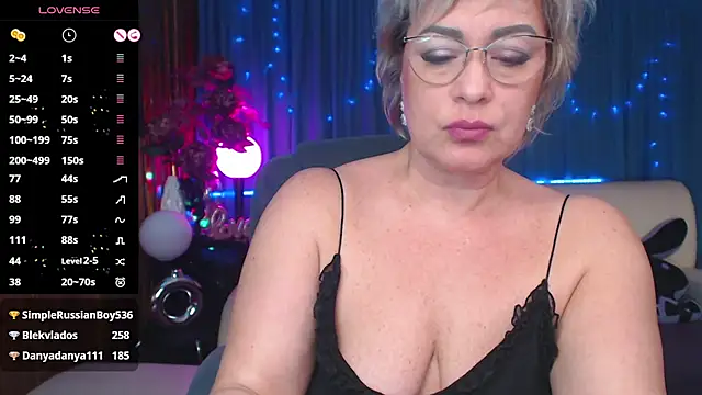 Snapshot of Ellen_Ripley chatting on 03.11.25 Ellen Ripley online show from 03.11.25