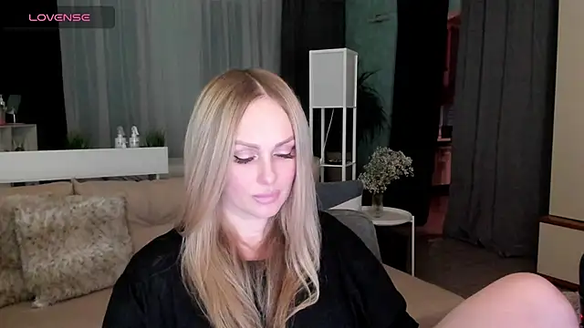 Snapshot of Libby_Nora chatting on 02.04.25 Libby Nora online show from 02.04.25