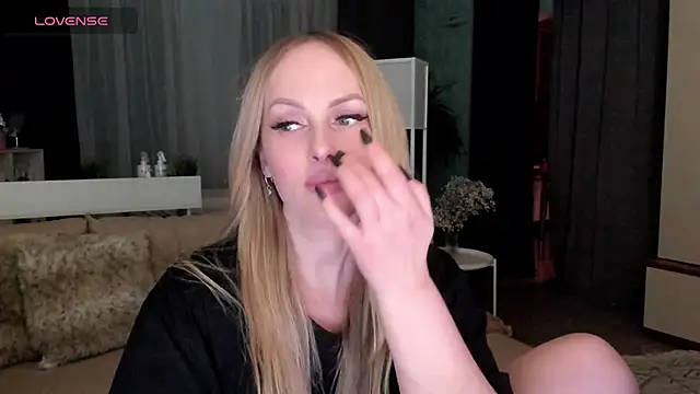 Snapshot of Libby_Nora chatting on 02.04.25 Libby Nora online show from 02.04.25