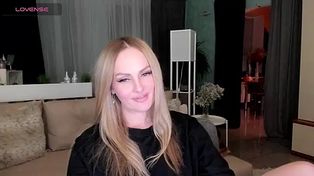 Snapshot of Libby_Nora chatting on 02.10.25 Libby Nora online show from 02.10.25