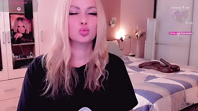 Snapshot of Libby_Nora chatting on 09.30.25 Libby Nora online show from 09.30.25