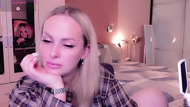 Snapshot of Libby_Nora chatting on 10.04.25 Libby Nora online show from 10.04.25