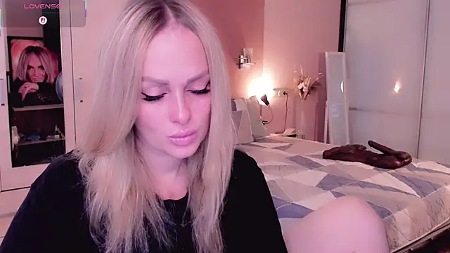 Snapshot of Libby_Nora chatting on 10.06.25 Libby Nora online show from 10.06.25