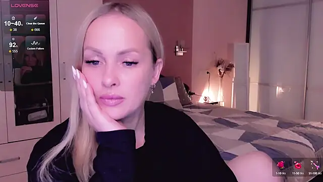 Snapshot of Libby_Nora chatting on 10.15.25 Libby Nora online show from 10.15.25