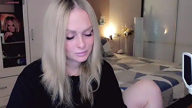 Snapshot of Libby_Nora chatting on 10.22.25 Libby Nora online show from 10.22.25