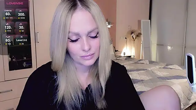 Snapshot of Libby_Nora chatting on 10.24.25 Libby Nora online show from 10.24.25