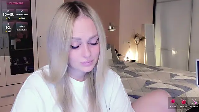 Snapshot of Libby_Nora chatting on 10.25.25 Libby Nora online show from 10.25.25