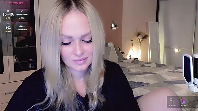 Snapshot of Libby_Nora chatting on 10.26.25 Libby Nora online show from 10.26.25