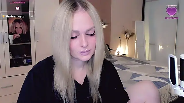 Snapshot of Libby_Nora chatting on 10.27.25 Libby Nora online show from 10.27.25