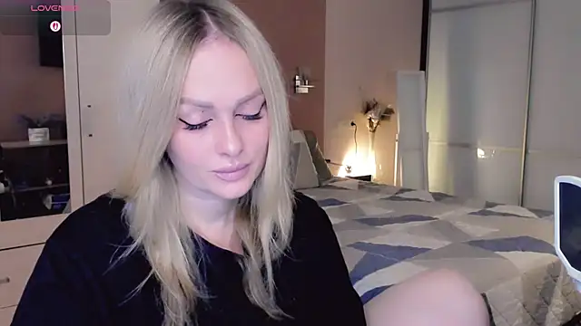 Snapshot of Libby_Nora chatting on 11.02.25 Libby Nora online show from 11.02.25